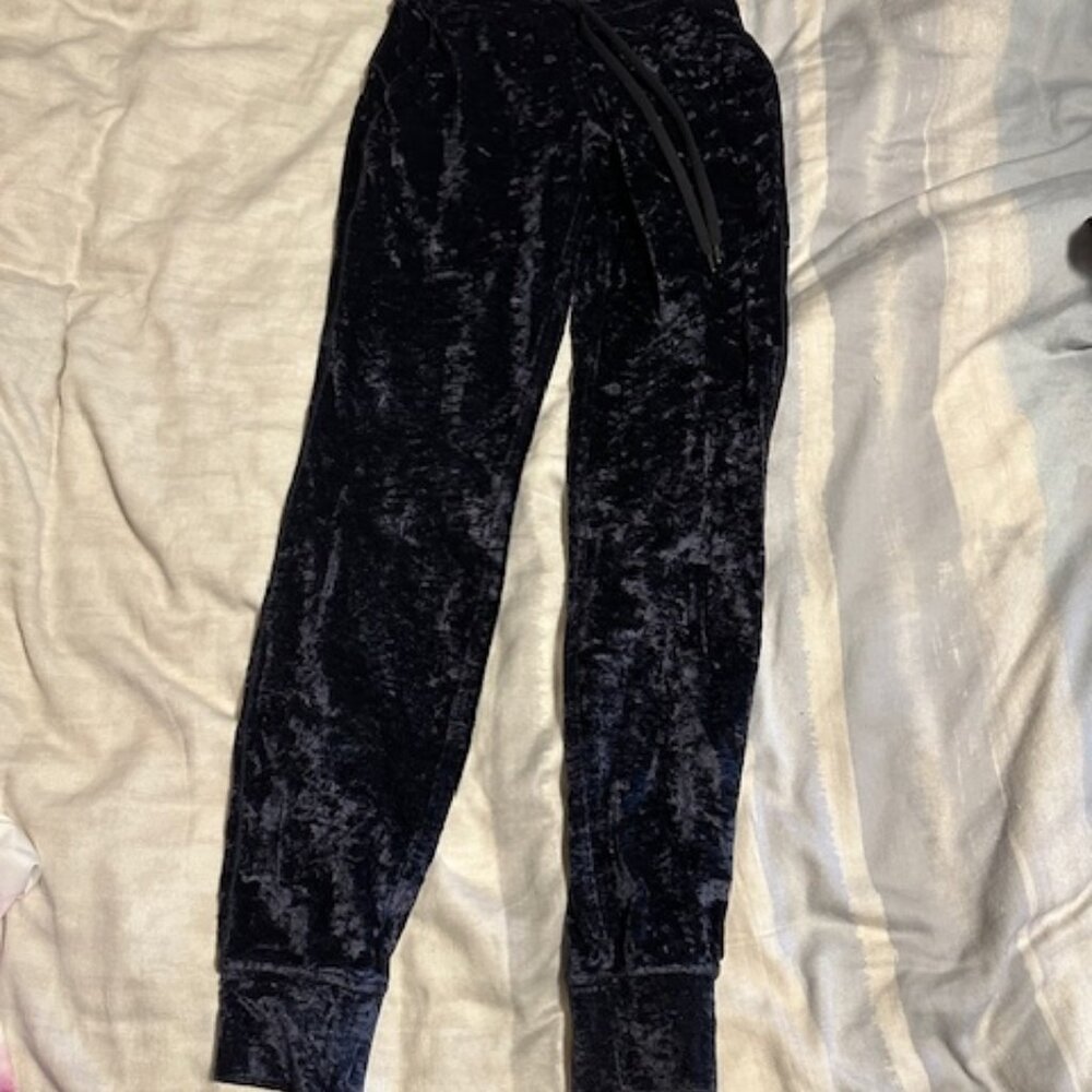 Lululemon Ready to crush joggers size 6.
